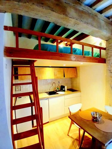 Élégant loft centre ville calme avec mezzanine 2 à 4 personnes