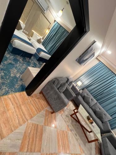 a room with a mirror and a reclining chair at The High View Hotel - ذا هاي فيو in Al Baha