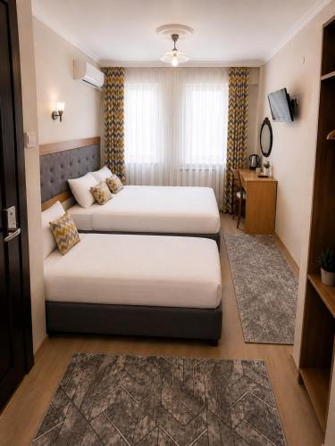 Double Room with Balcony (3 Adults)