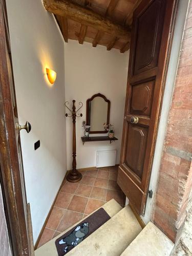 a hallway with a door and a mirror at Sibillini Dream House in Amandola