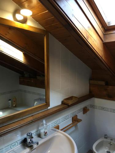 a bathroom with a sink and a mirror at Bellver-Baltarga in Bellver de Cerdanya