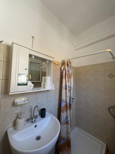a bathroom with a sink and a shower at Vista del Mare Rooms 2 in Agios Ioannis Kaspaka
