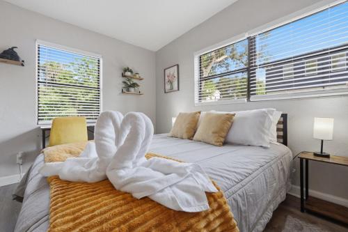a bedroom with a bed with a white towel on it at Amazing 2BR Queen 8mins SODO & 4mins ORMC in Orlando