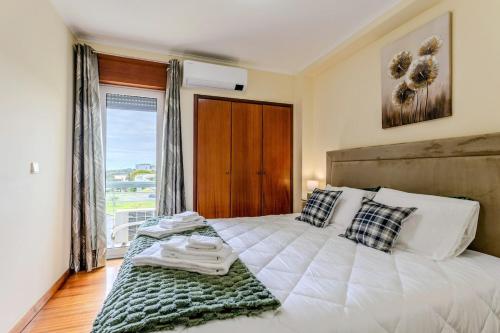 Fogo Mountain View - 3BR, 2WC with sea volcano view
