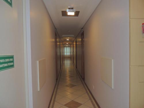 a hallway in a building with a long corridor at Hotel Luni in Sao Paulo