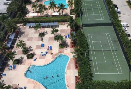 an overhead view of a tennis court and tennis courts at Apartments TVG Miami by the ocean ! in Miami Beach