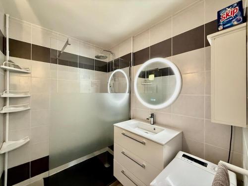 Juan-les-Pins Beachside 1BR Apartment, Air Conditioned, parking place