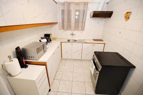 Olympus Apartment - Cozy Stay with Acropolis View