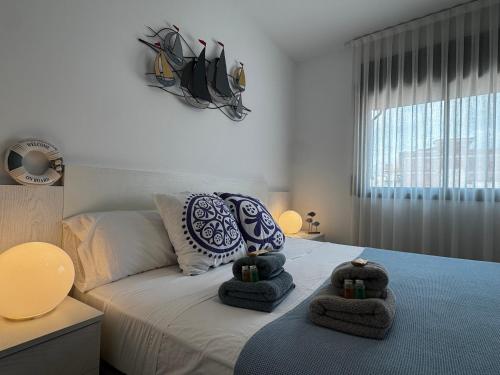 a bedroom with a bed with towels on it at Repòs Mar i Muntanya in Perelló