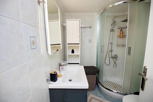 Pantheon - A Cozy Nest in the Center of Athens