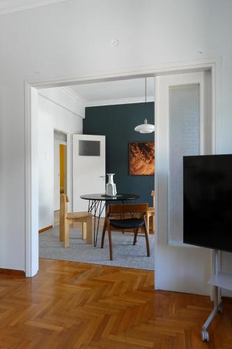 Fyllis16-Sunny central apartment next to Metro sta