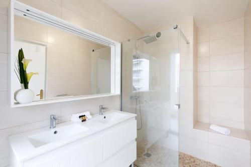 Cannes Two Bedrooms by Sweet Accommodation
