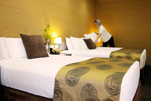Una cama o camas en una habitación de Room Motels Kingaroy