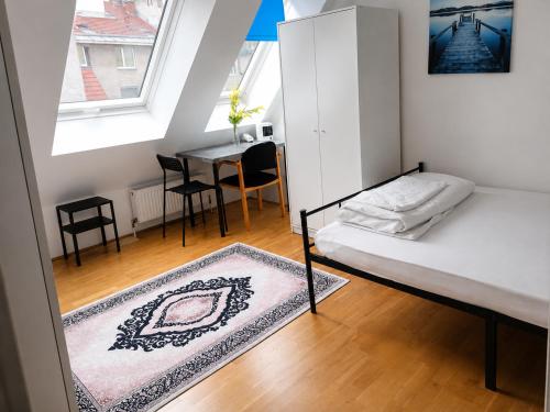 Bright Attic Room in Shared Apartment in Vienna 1020
