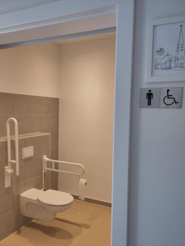 a bathroom with a white toilet in a room at Herbergskirche Gleidorf in Schmallenberg