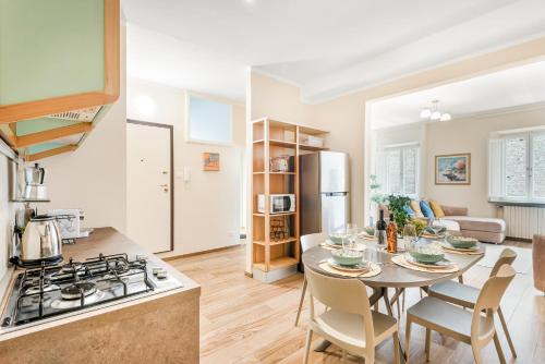 Santa Croce Penthouse, 2 Bedrooms with a View of the Basilica