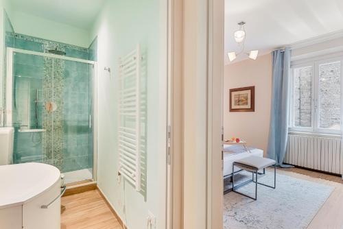 Santa Croce Penthouse, 2 Bedrooms with a View of the Basilica