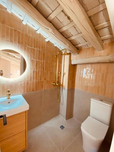 a bathroom with a toilet and a sink at Buhardilla con encanto in Ontinyent