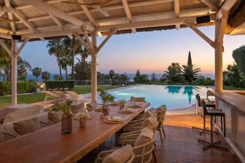 Exceptional Villa in Las Chapas with breathtaking panoramic views!