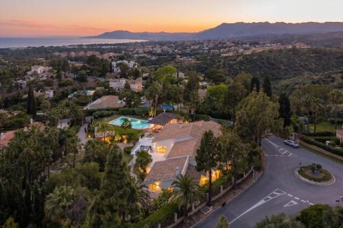 Exceptional Villa in Las Chapas with breathtaking panoramic views!