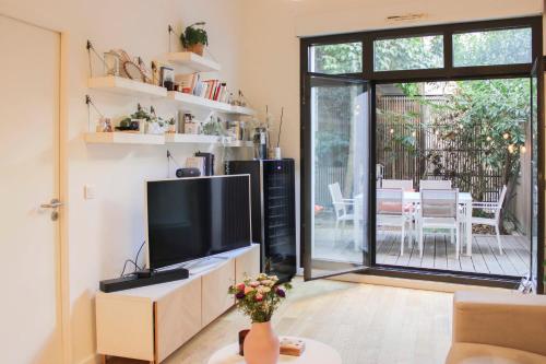 Apartment with terrace and garden sleeps 4