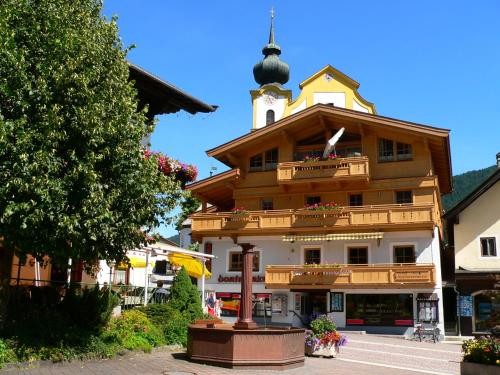 a building with a clock tower on top of it at Dorfappartements Söll in Söll