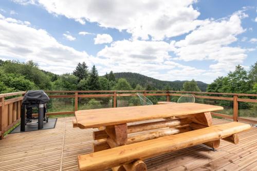 Chalet Atlas Hot Tub Sauna & 500m from the Slopes