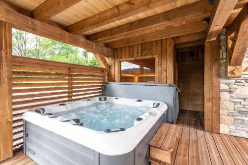 Chalet Atlas Hot Tub Sauna & 500m from the Slopes