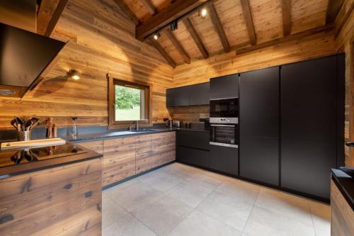 Chalet Atlas Hot Tub Sauna & 500m from the Slopes
