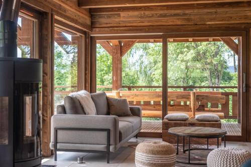 Chalet Atlas Hot Tub Sauna & 500m from the Slopes