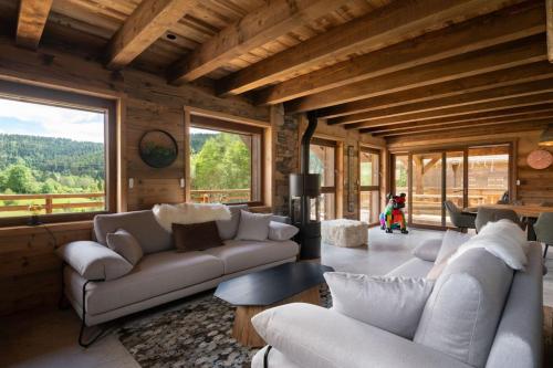 Chalet Marcel Luxury Chalet with Hot Tub Sauna & Forest Setting