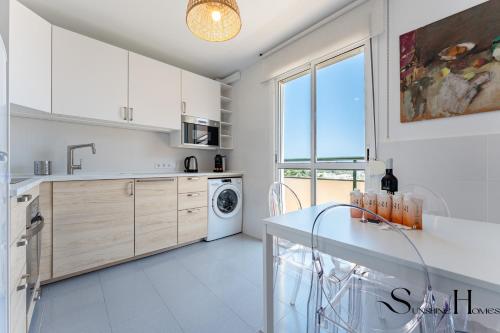 Terrace of Paradise, 3 Bed Duplex, Bbq, Views, Pool, Parking