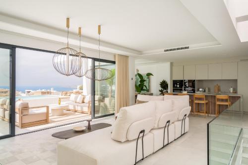 Moana 4 - Luxury Home Private Pool