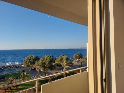 Luminous Seafront Studio - Heart of the City