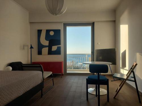 Luminous Seafront Studio - Heart of the City