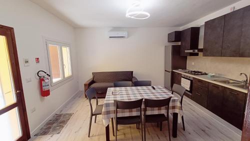 a small kitchen with a table and chairs in a room at Le Mondine in Scardovari