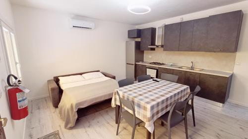 a small room with a bed and a table and chairs at Le Mondine in Scardovari