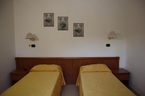 Hotel Cili tesisinde bir odada yatak veya yataklar