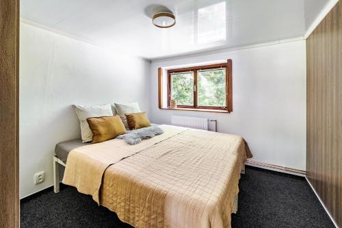 a bedroom with a bed and a window at Cottage Owl 