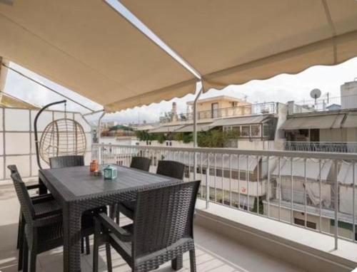 Stylish 5th Floor Retreat, Athens