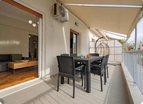 Stylish 5th Floor Retreat, Athens