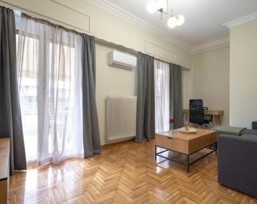 Stylish 5th Floor Retreat, Athens