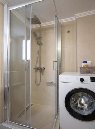Stylish 5th Floor Retreat, Athens