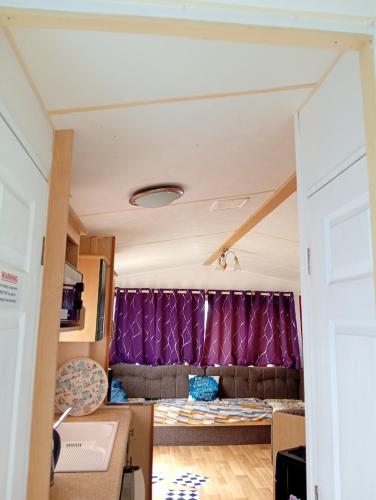 a living room with a couch in a tiny house at Arizona Caravan in Camber