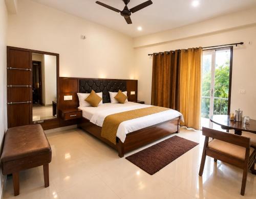 a bedroom with a large bed and a desk at Hotel bhawani palace Pipalkoti in Pīpalkoti
