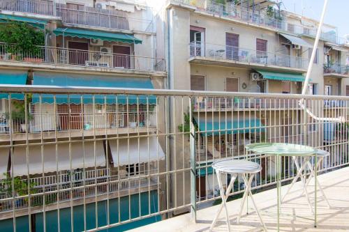 Sunny 1bd apartment just 1minute to Acropolis