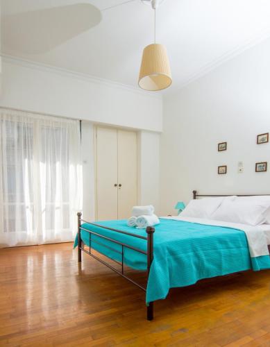 Sunny 1bd apartment just 1minute to Acropolis