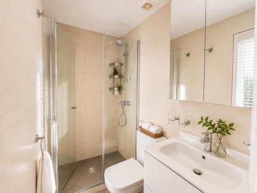 Marbella Beach House with Private Garden in Peaceful Area Close to Everything - Magnolia Properties
