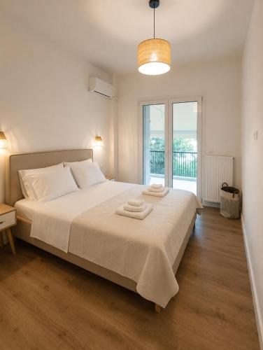 Alimos by the sea