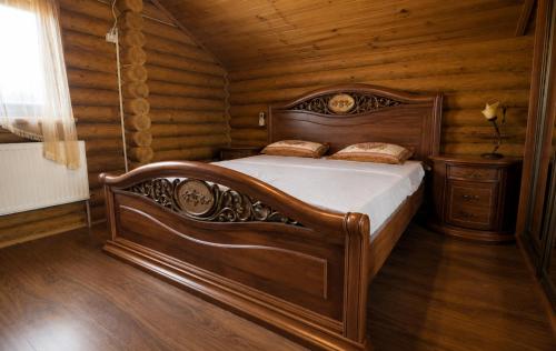 a bedroom with a bed in a wooden cabin at Дом рыбака Маяки Ватер Сити Днестр in Mayaki